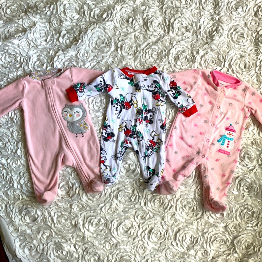 3/$30 bundle‎ of 3 newborn onesies with feet
